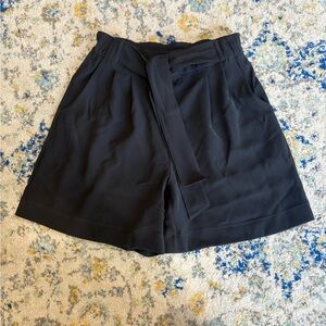 Lululemon shorts size 6